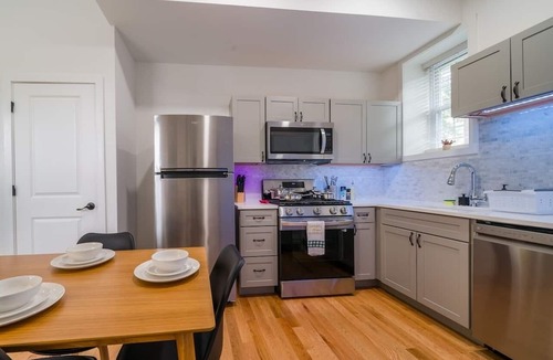 Corn Hill Apartment | Cornhill 2BDRM-HighFall+EquippedKitchen+Wi-Fi