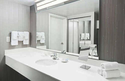 Hopelawn Hotel | Courtyard by Marriott Edison Woodbridge