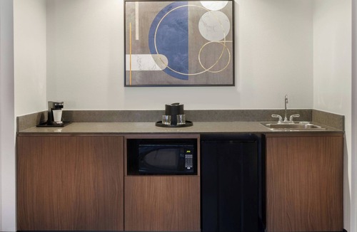 Springfield Hotel | Courtyard by Marriott Springfield Airport