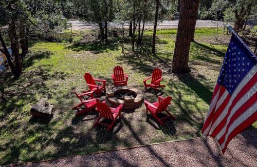 Strawberry House | Covered Deck, Private Acreage: Log Cabin in Pine