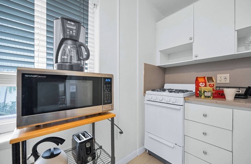 North Beach Apartment | Cozy 1-bedroom apartment in lovely Miami Beach steps away from the beach