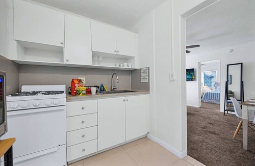 North Beach Apartment | Cozy 1-bedroom apartment in lovely Miami Beach steps away from the beach