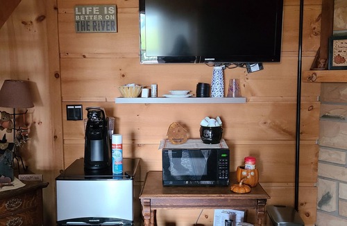 Selinsgrove Apartment | Cozy 1-bedroom studio in adorable Selinsgrove with AC and amenities