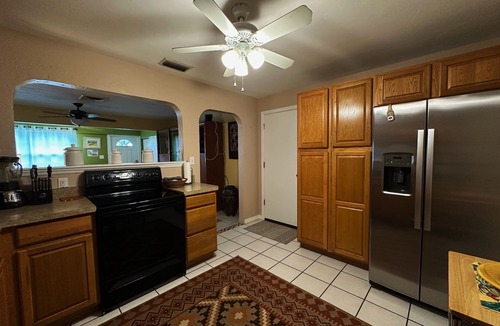 Arlington Park Cottage | Cozy 2 Bed, 1 Bath cottage close to Downtown Sarasota and the Beaches