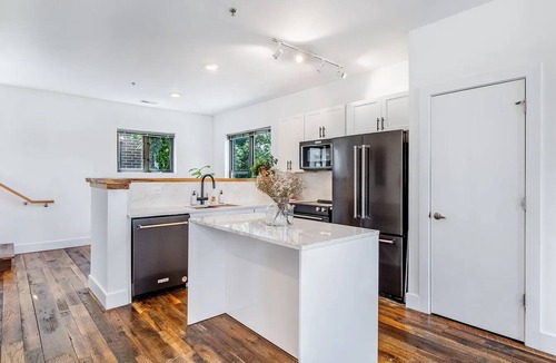 Chestnut Hill Condo | Cozy 2-bedroom fully furnished condo in welcoming Nashville available ASAP.