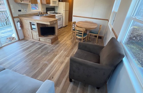 Preston House | Cozy 2-bedroom Park Model / AC - within Strawberry Park Resort Campground
