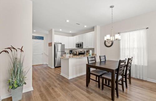 Red Hill House | Cozy 2BR Turnberry Villa Pool and Tennis
