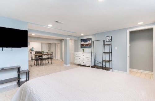 Dundalk House | Cozy Basement Studio Retreat Dundalk