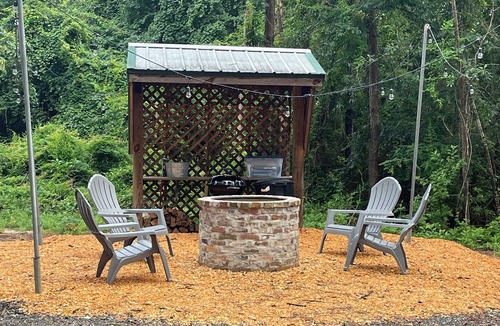 Brewton Cabin | Cozy cabin with 1 bedroom and WiFi, AC in beautiful Brewton, Alabama