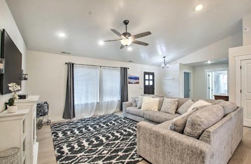 Bloomington House | Cozy + Chic Abode ~ 11 Mi to Bloomington Lake