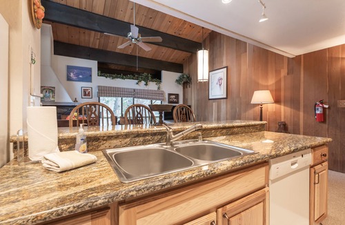 Kings Beach Condo | Cozy condo with shared pool and tennis courts near lake, Northstar, and more!