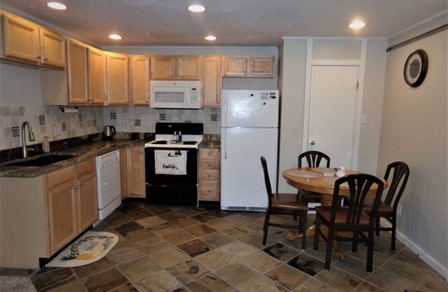 Wildernest Condo | Cozy Forest Retreat | Sleeps 5 | Close to Resorts & Towns Tons of Amenities