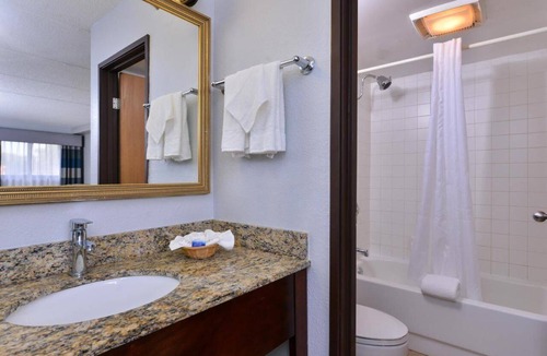 Naperville Hotel | Cozy Naperville Stay – Free Breakfast & Parking Near Downtown!