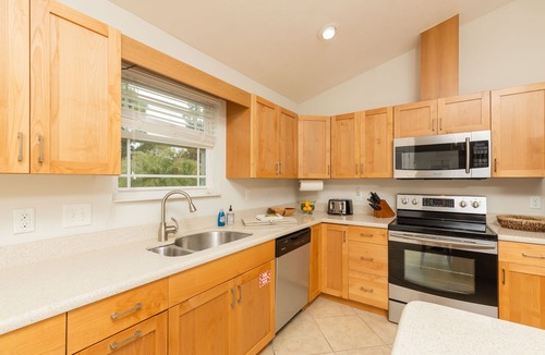Coquina Gables House | Cozy, Pet-Friendly Beach Retreat - 3 Blocks to Ocean + Office + Lanai