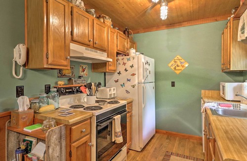 Pine Mountain Cabin | Cozy Pine Mountain Cabin w/Screened Porch & Yard!