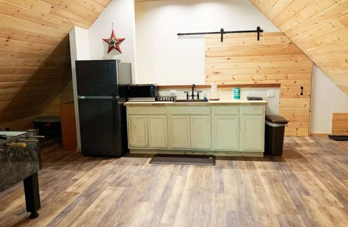 Frederick Apartment | Cozy Pine Tree Nest