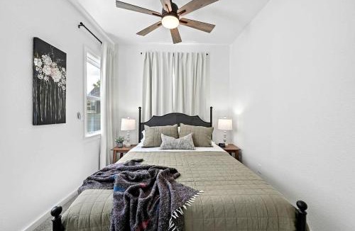 Siloam Springs House | Cozy & Spacious Retreat with Fire Pit and Outdoor Lounge in Siloam Springs, Arkansas