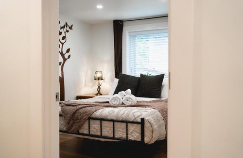 Victory Heights House | Creekside Deck Covered BBQ Fire Pit King Bed
