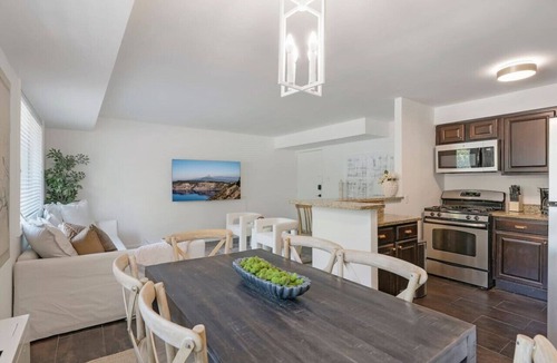 Aurora Highlands Apartment | Crystal City Charm 2BR/Free Parking 104