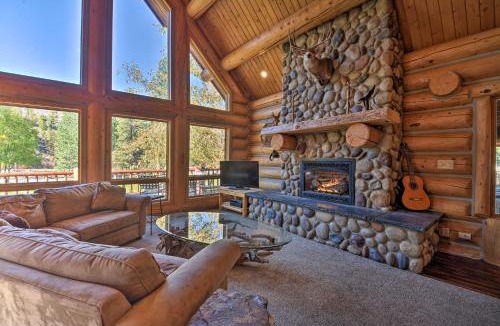 Conner House | Custom Bitterroot Valley Cabin w/Hot Tub & Views!