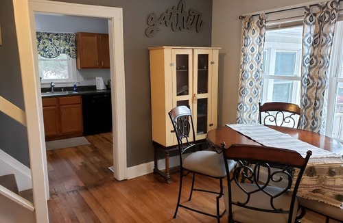 Merriam House | Cute Bungalow-Close to Highway Entrance for Fanfest-Large Shady Deck plus office
