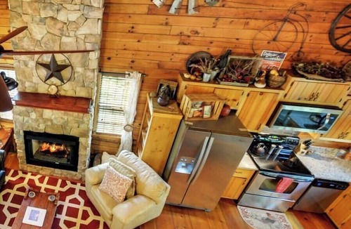 Ellijay Cabin | Cute Creekfront, rustic, hot tub, pet friendly-fenced yard, screened porch