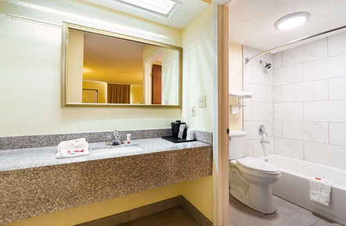 Atmore Hotel | Days Inn by Wyndham Atmore