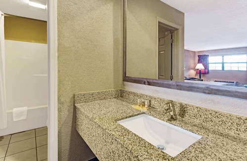 Cherokee Hotel | Days Inn by Wyndham Cherokee Near Casino