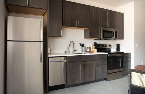 Westown Apartment | Deer District Studio Apt - One Block from Fiserv and Baird