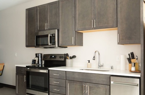 Westown Apartment | Deer District Studio Apt - One Block from Fiserv and Baird
