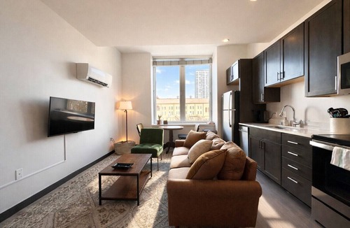 Westown Apartment | Deer District Studio Apt - One Block from Fiserv and Baird