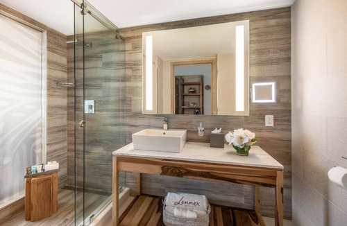 City Center Hotel | Deluxe Double Room, Lennox Miami Beach, Access to Private Beach Area