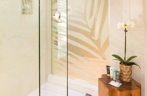 City Center Hotel | Deluxe Double Room, Lennox Miami Beach, Access to Private Beach Area
