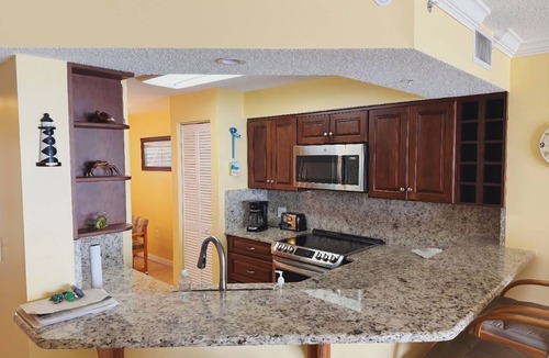 Seawinds Condo Condo | Direct Oceanfront 2-bedroom condo with pool, washer & dryer in Ormond Beach