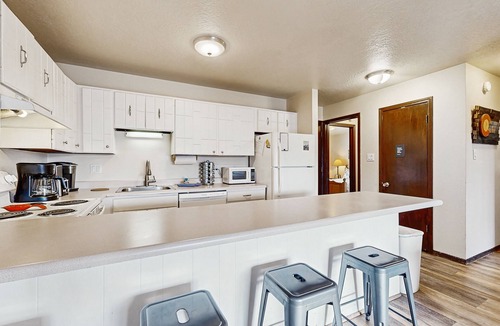 Dillon Condo | Dog-friendly condo with pool, hot tub & tennis - near summer/winter recreation