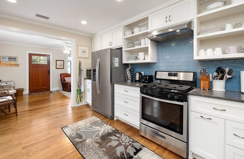 Kings Terrace House | Dog Friendly! Huge Privacy Fenced Backyard! Close to Beaches!