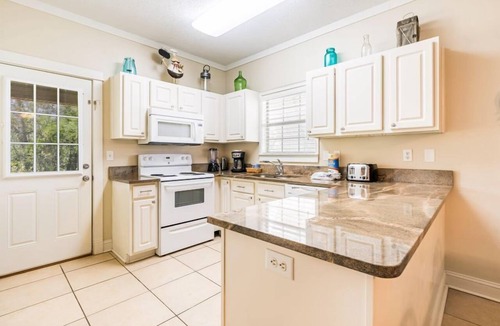 Orange Beach Condo | Dog-Friendly Orange Beach Villas w/Pool & Fishing Pond | Sleeps 8