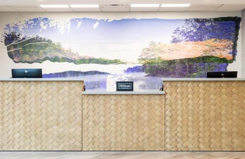 Austin Hotel | DoubleTree by Hilton Austin, MN