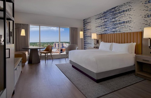 Cedar Rapids - Iowa City Hotel | Doubletree by Hilton Cedar Rapids Convention Complex