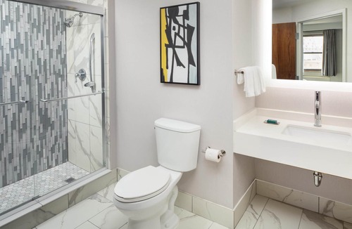 Downtown Pittsburgh Hotel | DoubleTree by Hilton Hotel & Suites Pittsburgh Downtown