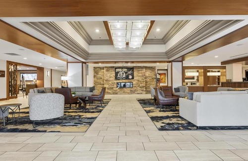 Green Tree Hotel | DoubleTree by Hilton Pittsburgh-Green Tree
