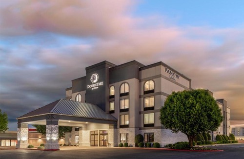 Springdale Hotel | DoubleTree by Hilton Springdale