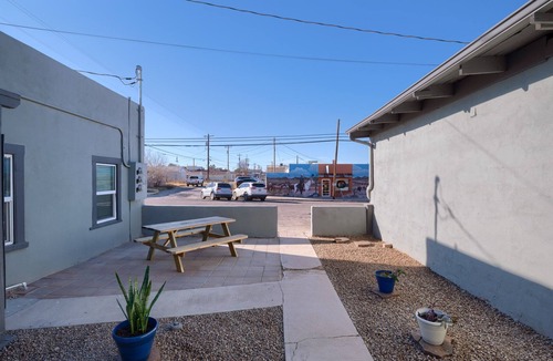 Pomerene Apartment | Downtown Benson Studio