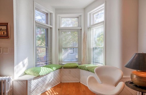Mount Vernon Square Apartment | Downtown Large Apartment Guest Suite