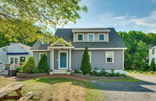 Ogunquit House | Downtown Ogunquit Home: 1 Mi to Beach!
