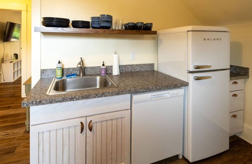 Market District Condo | Downtown Studio w/Huge Balcony ·King Bed ·Walkable