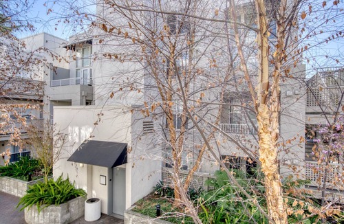 Old Mountain View Apartment | Dreamy Downtown Mountain View 1BR w/Gym, Pool & Patio, by Blueground
