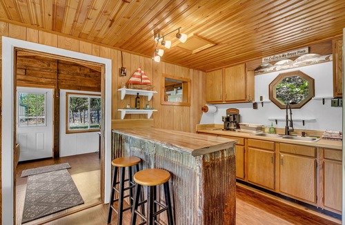 Waverly Cabin | Eagles Rest on Kentucky Lake- peaceful spot for vacation overlooking the lake