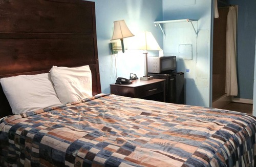 Cleveland Hotel | Easy on the Budget Room Perfect for Travelers Seeking a Hassle-Free Stay