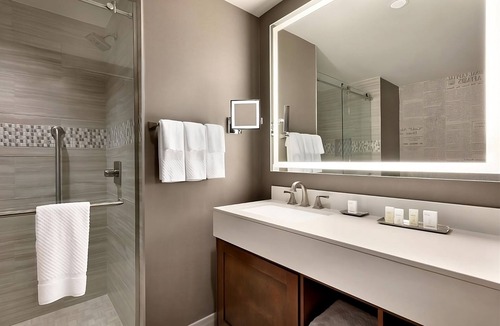 Berkeley Heights Hotel | Enjoy 2 Comfortable Units with Onsite Pool and Pets Allowed